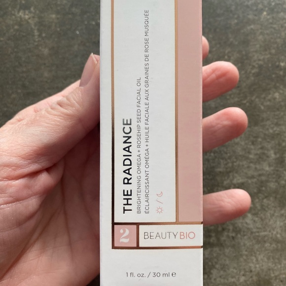 Beauty Bioscience hydrating facial oil. Light oil with a pleasant scent. - Picture 3 of 4